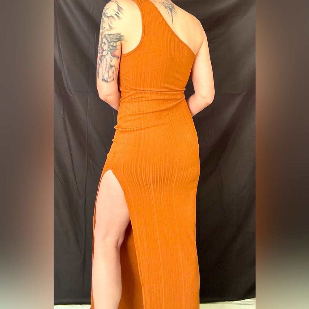 One-Shoulder Ribbed Maxi Dress in Rust - Picture 3 of 5